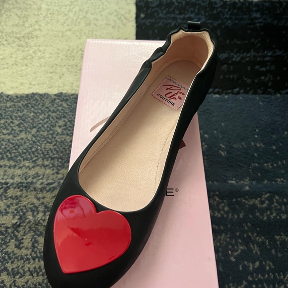 EUC 10 Pinup Couture Black Flats with Hearts - Picture 2 of 3